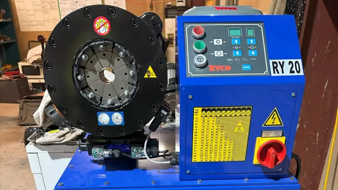 Hydraulic hose Crimper